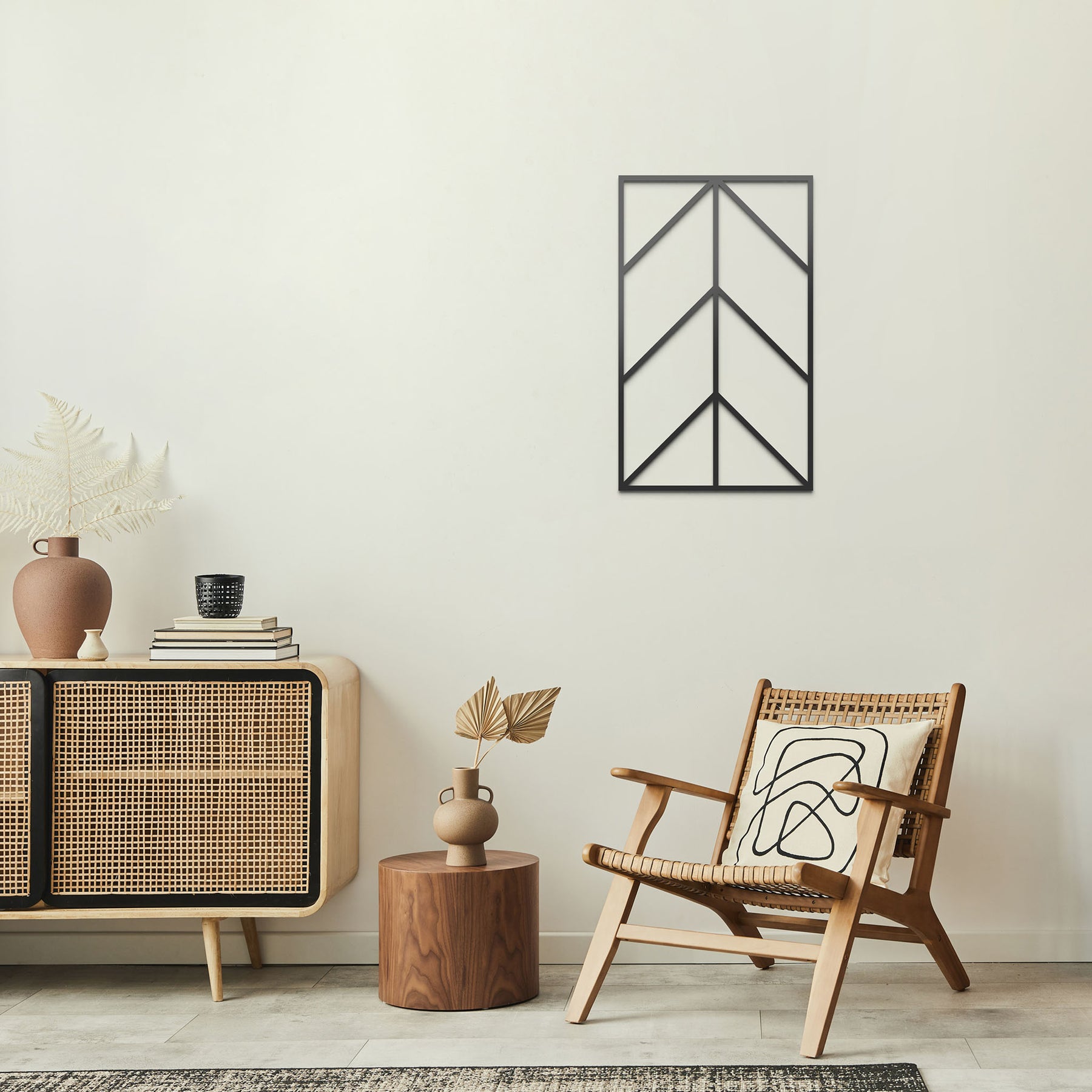 Mewa 1er in Schwarz in einem hellen Wohnzimmer und Holzoptik